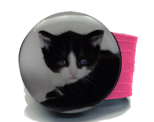 Black and White Cat golf ball marker on a Pink InfusenClip™