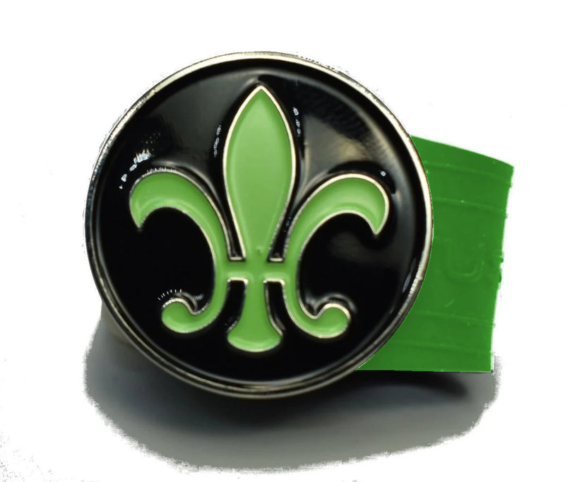 Load image into Gallery viewer, Green Fleur golf ball marker on a Green InfusenClip™
