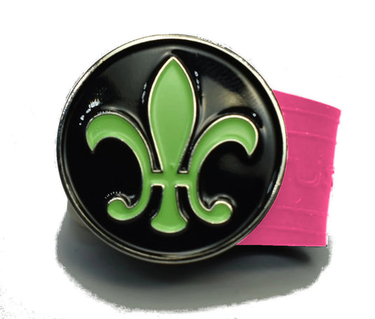 Green Fleur golf ball marker on a Pink InfusenClip™