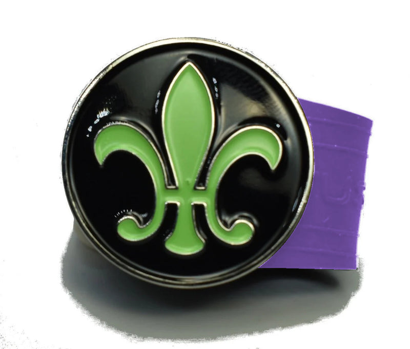 Load image into Gallery viewer, Green Fleur golf ball marker on a Purple InfusenClip™
